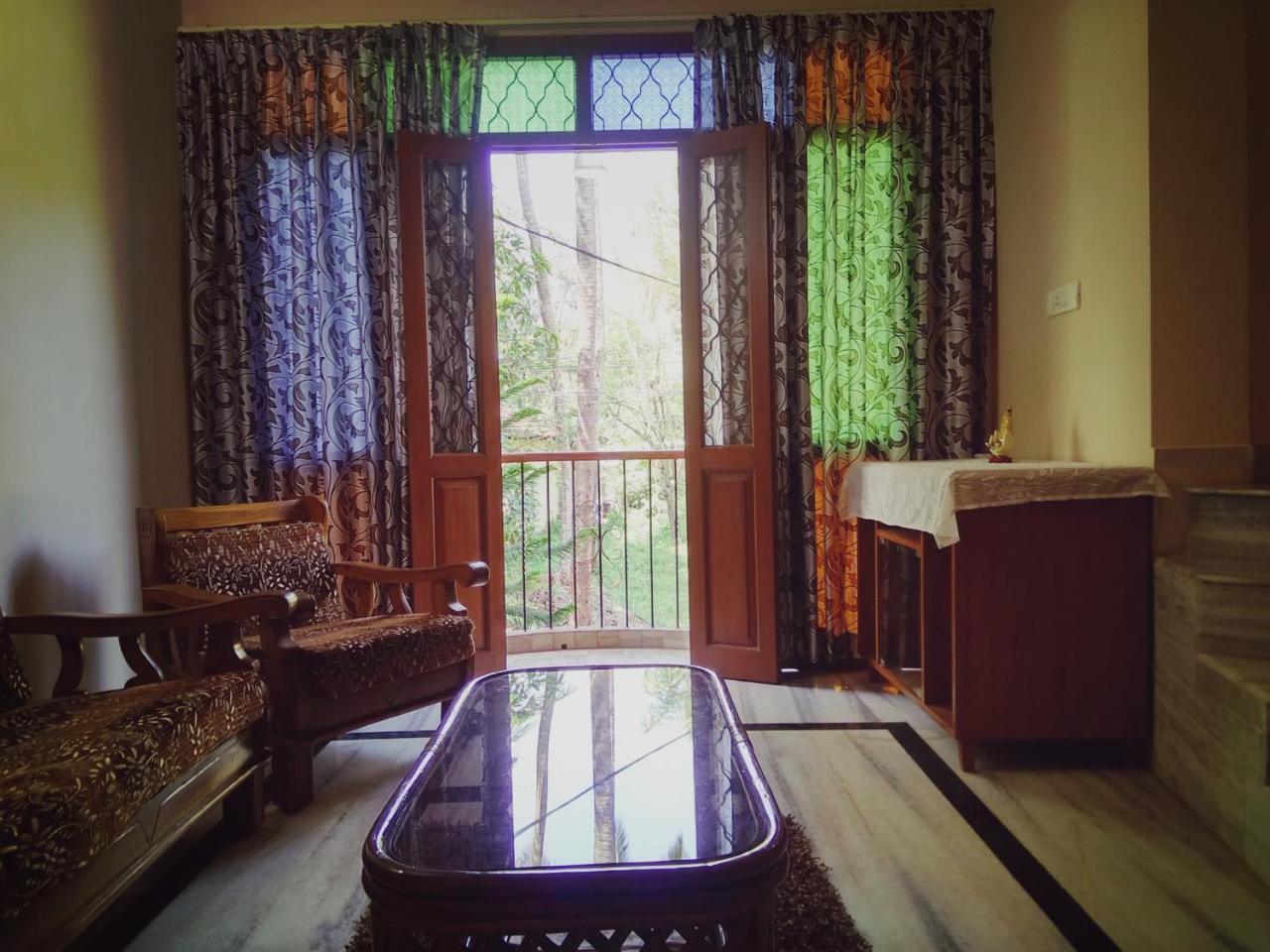 Menezes House Hotel Панаджи Екстериор снимка